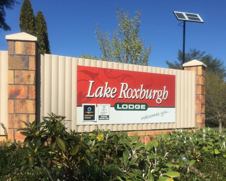 Lake Roxburgh Lodge Bagian luar foto