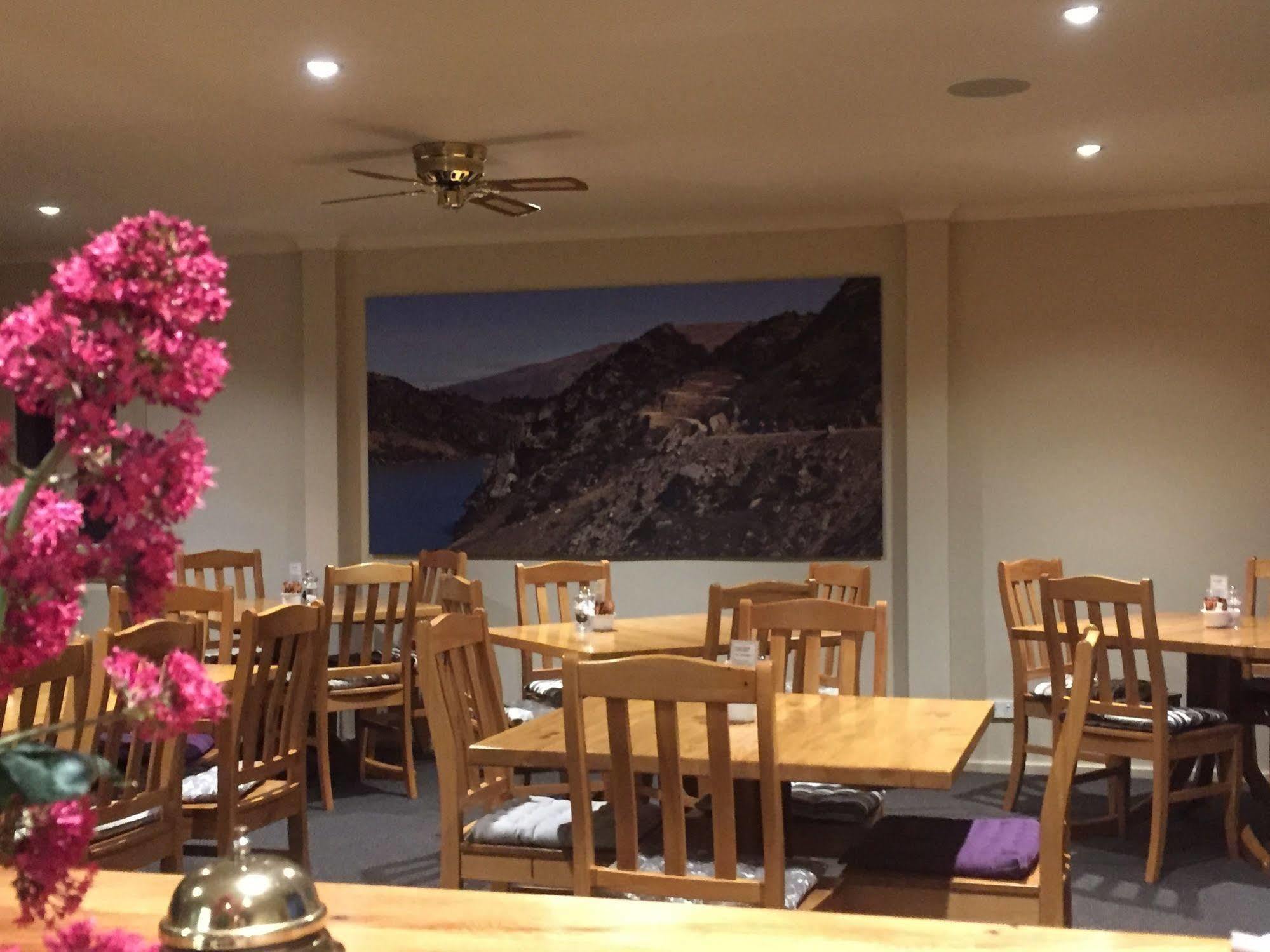 Lake Roxburgh Lodge Bagian luar foto