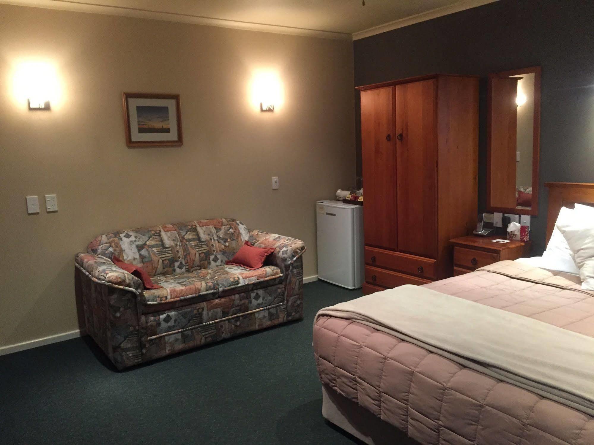 Lake Roxburgh Lodge Bagian luar foto
