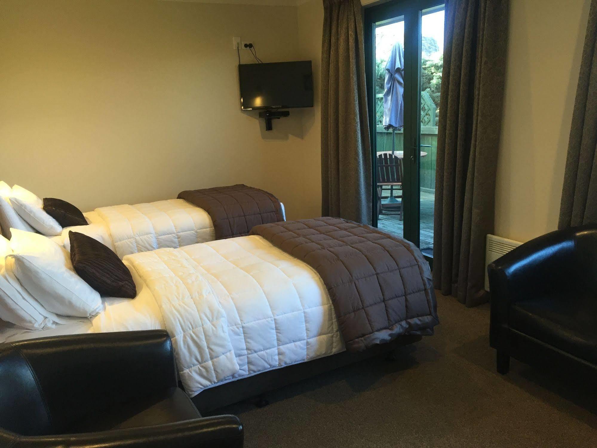 Lake Roxburgh Lodge Bagian luar foto