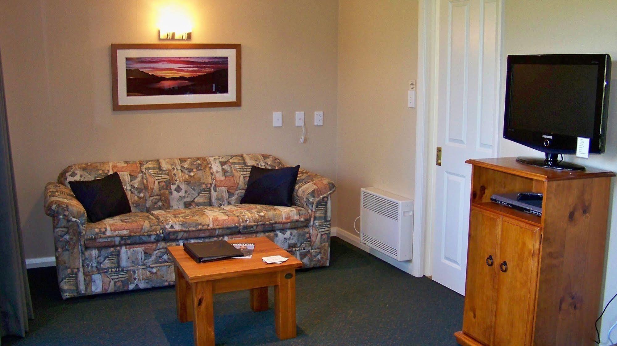 Lake Roxburgh Lodge Bagian luar foto