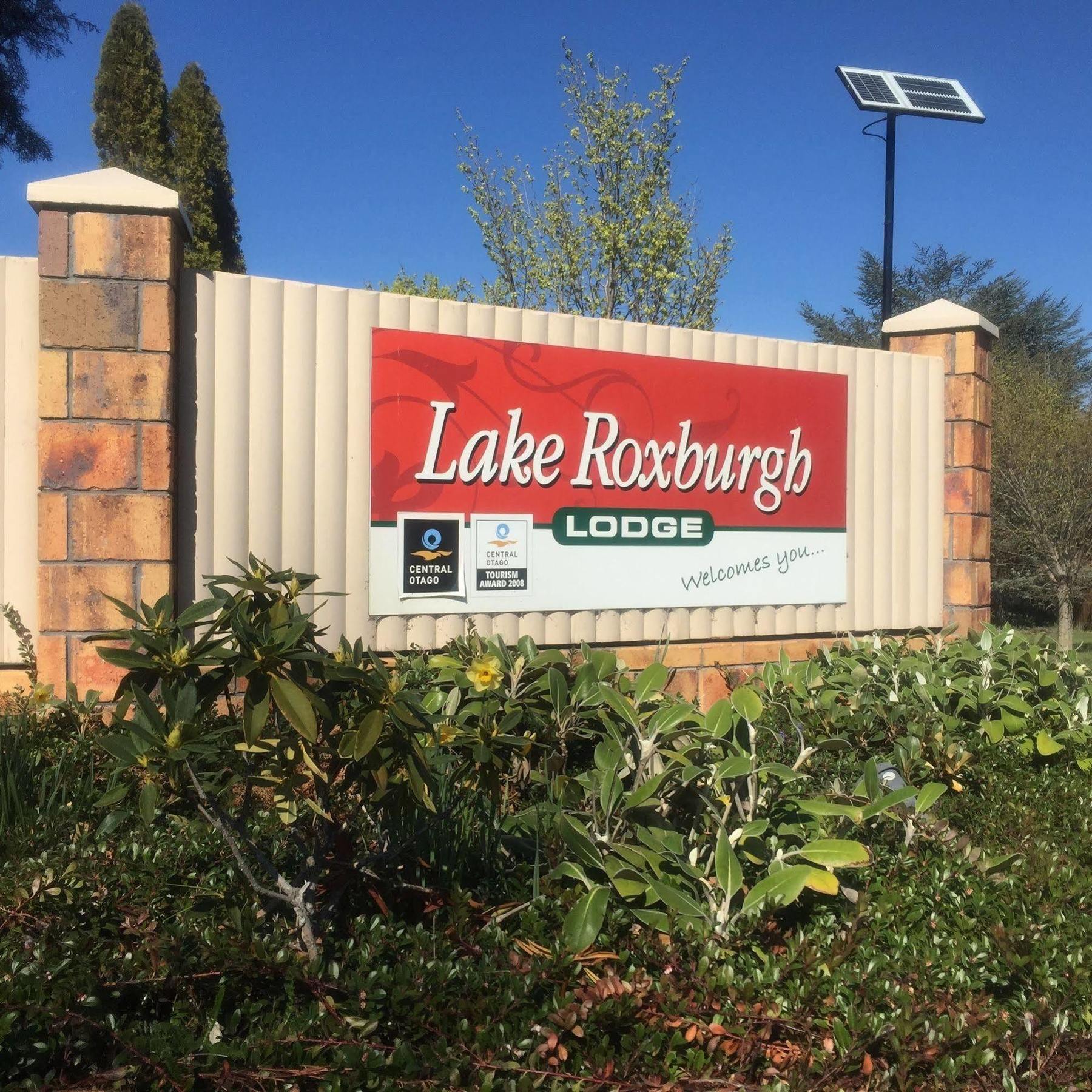 Lake Roxburgh Lodge Bagian luar foto