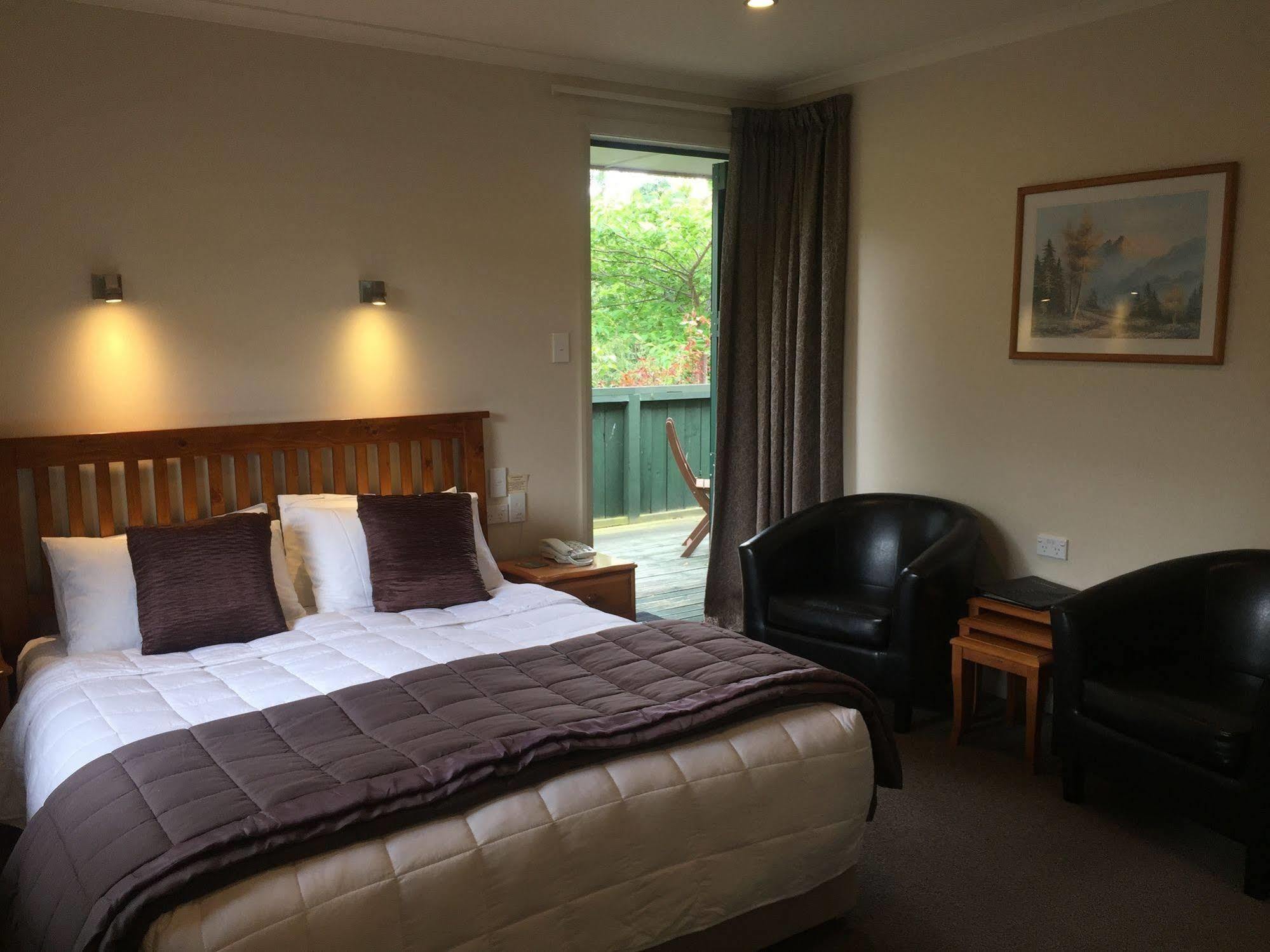Lake Roxburgh Lodge Bagian luar foto