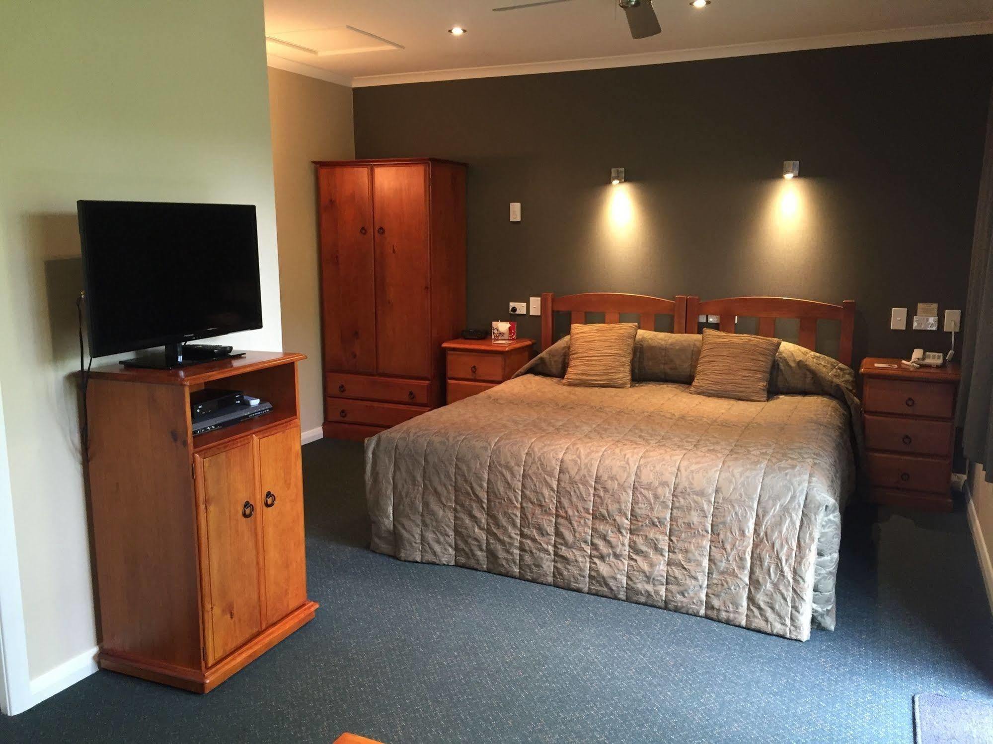 Lake Roxburgh Lodge Bagian luar foto