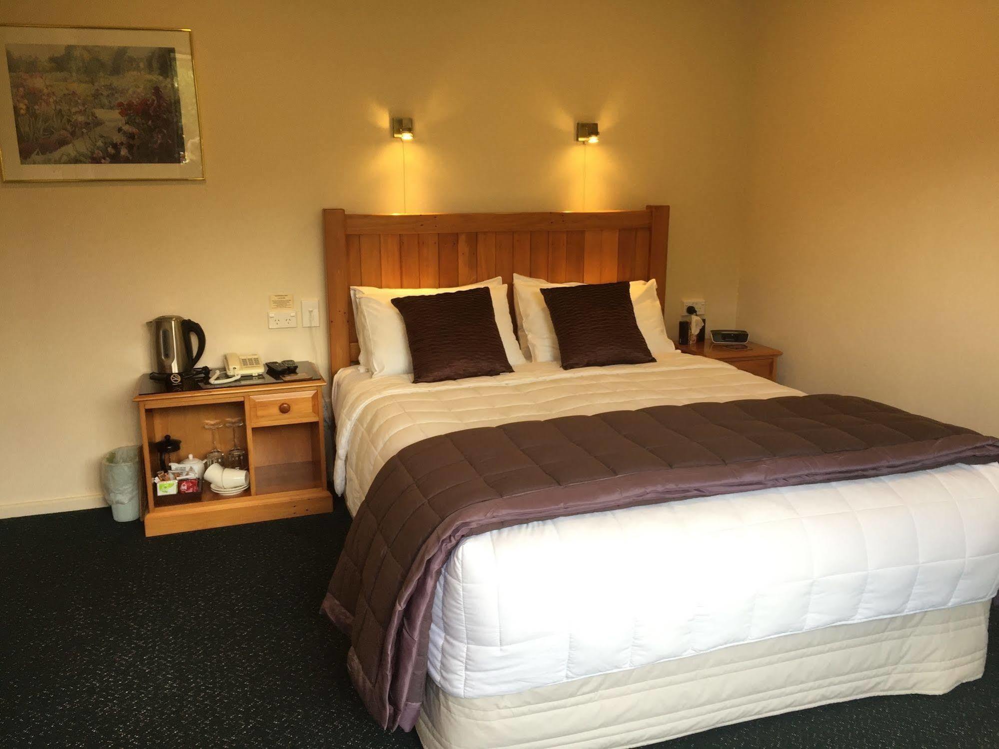 Lake Roxburgh Lodge Bagian luar foto