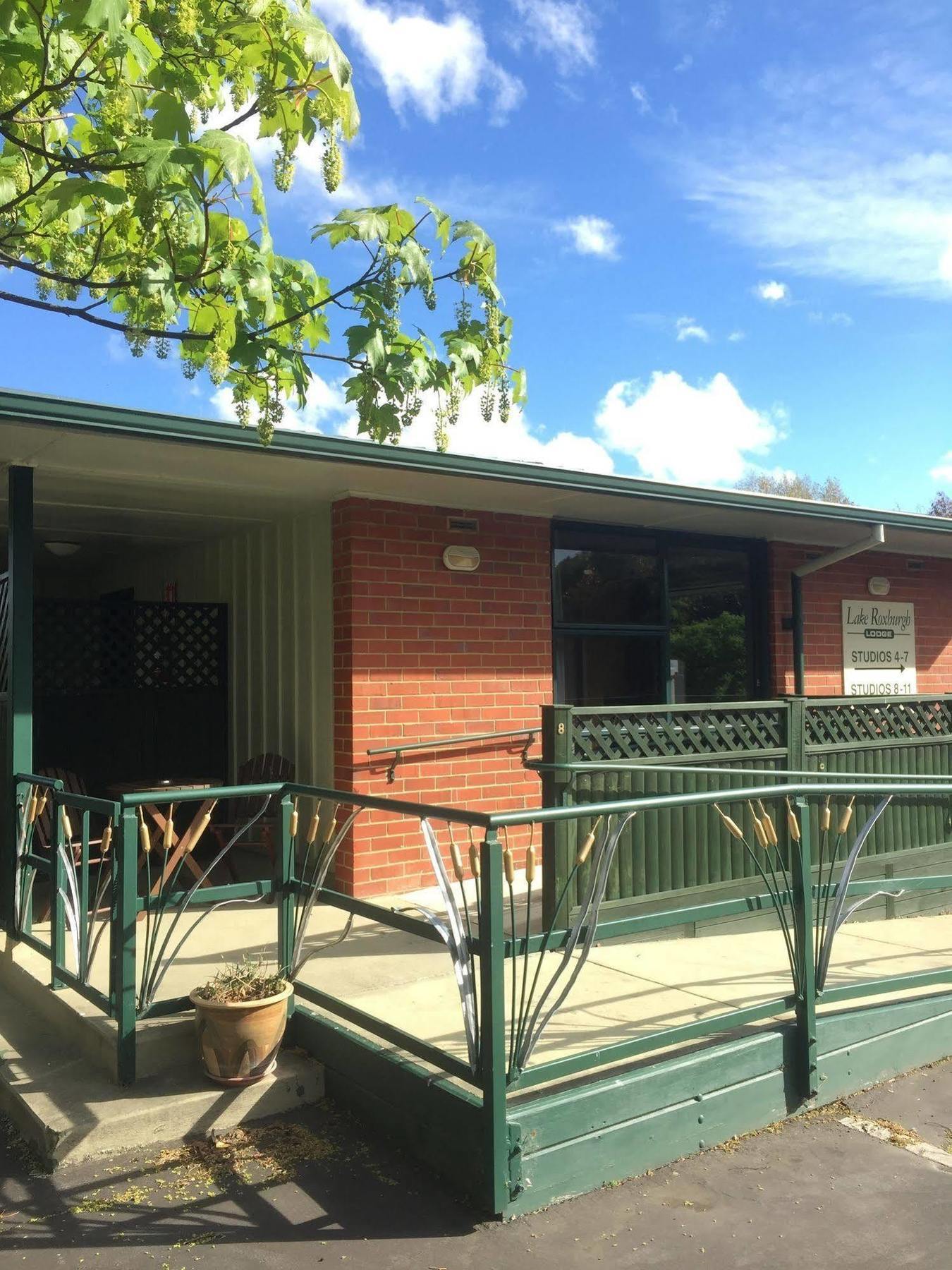 Lake Roxburgh Lodge Bagian luar foto