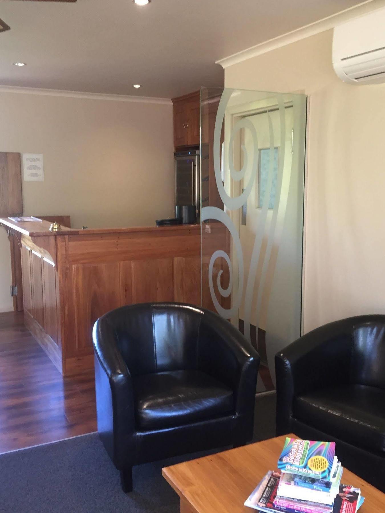 Lake Roxburgh Lodge Bagian luar foto