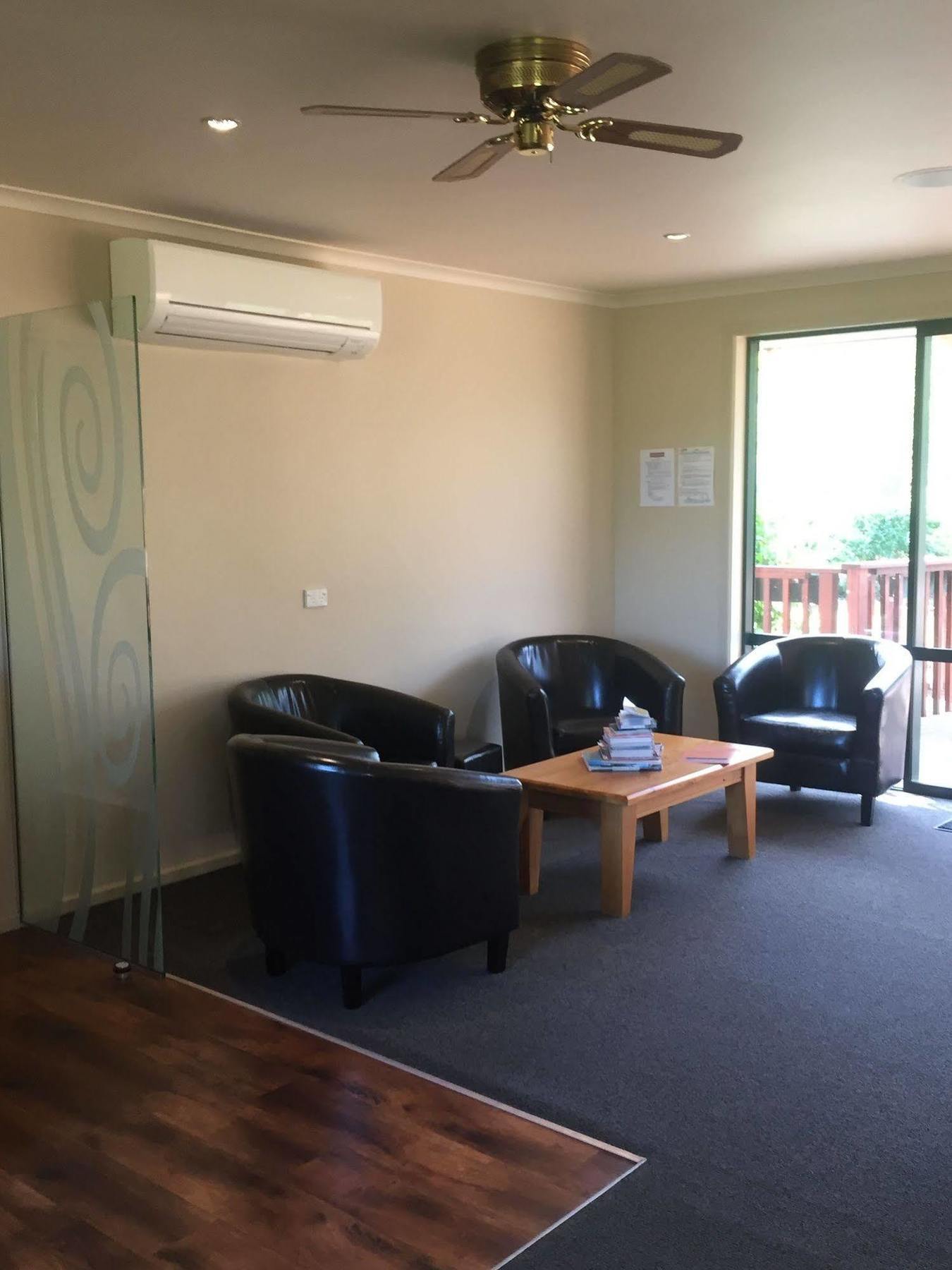 Lake Roxburgh Lodge Bagian luar foto