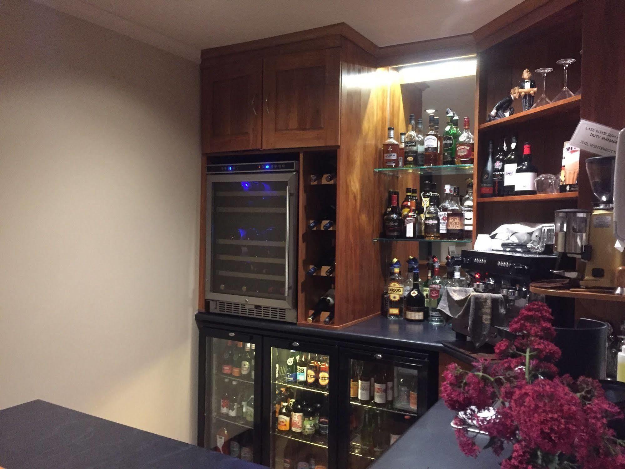 Lake Roxburgh Lodge Bagian luar foto